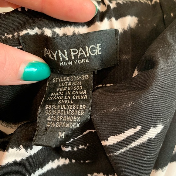 Alyn Paige | Strapless Black & White Dress - Picture 4 of 4